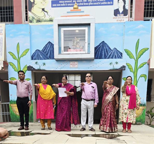महाविद्यालय में सरदार वल्लभभाई पटेल के जन्म दिवस पर राष्ट्रीय एकता दिवस की शपथ दिलाई गई।
