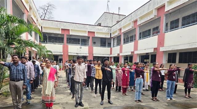 महाविद्यालय में सरदार वल्लभभाई पटेल के जन्म दिवस पर राष्ट्रीय एकता दिवस की शपथ दिलाई गई।