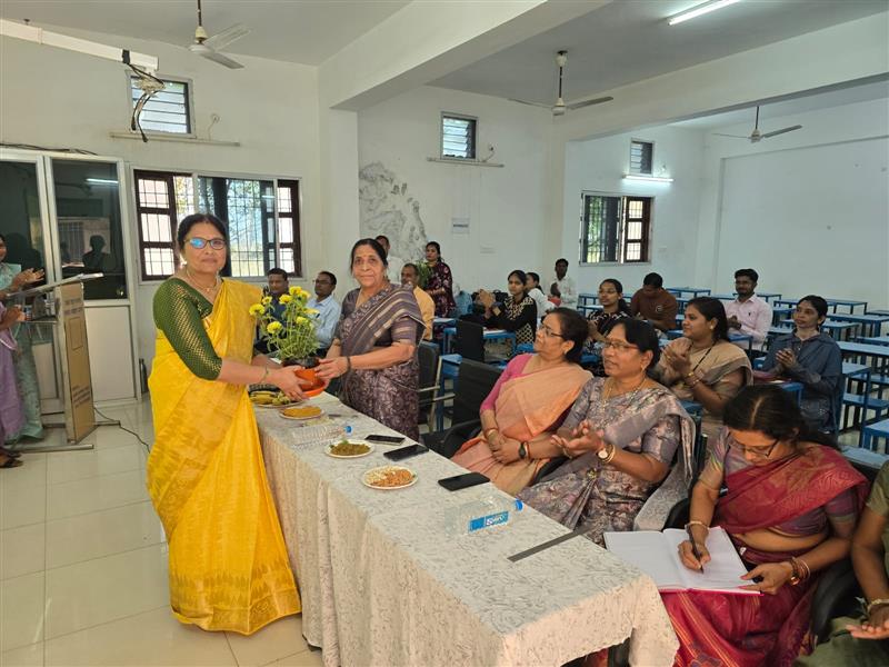 हिंदी शोध केंद्र के 7 विद्यार्थियों का आज डी आर सी