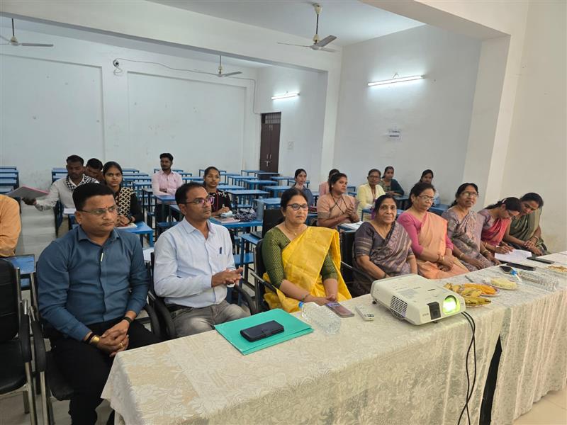 हिंदी शोध केंद्र के 7 विद्यार्थियों का आज डी आर सी