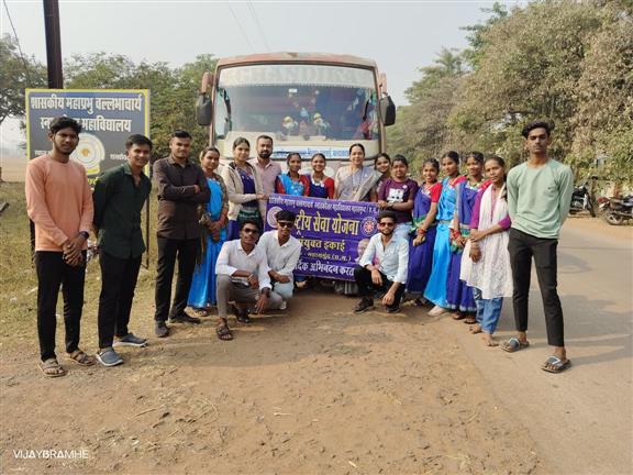  विश्व धरोहर सप्ताह 2025 समापन समारोह हेतु महाविद्यालय की राष्ट्रीय सेवा योजना इकाई द्वारा सांस्कृतिक प्रस्तुति हेतु सिरपुर लक्ष्मण मंदिर के लिए प्रस्